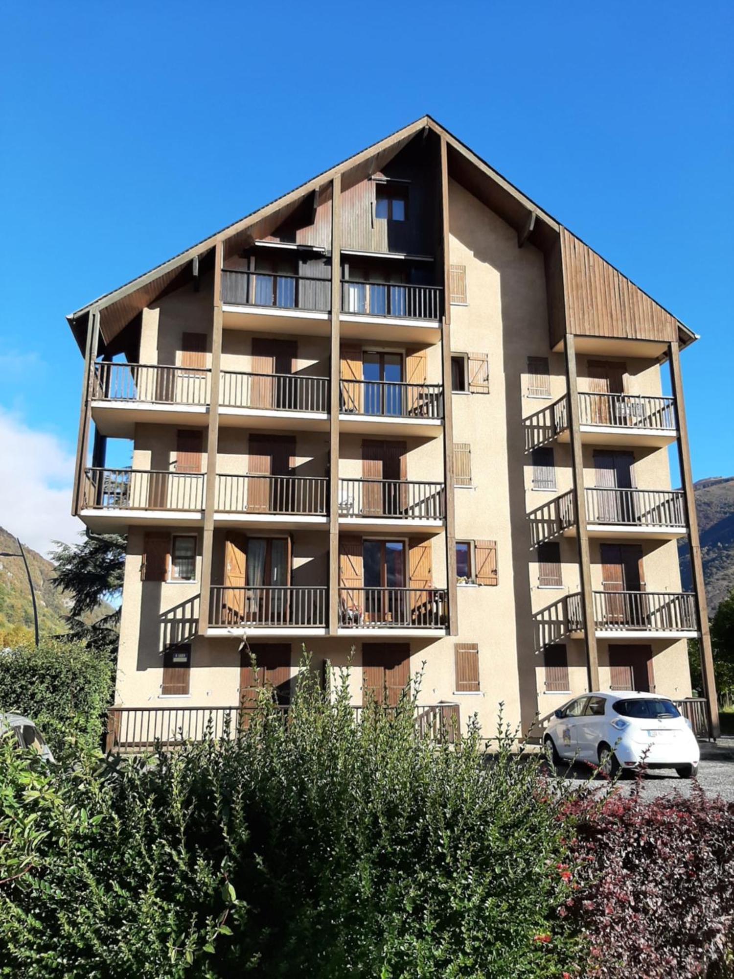 Appartement Vert Tendre Face A La Montagne Bagneres-de-Luchon Exterior photo